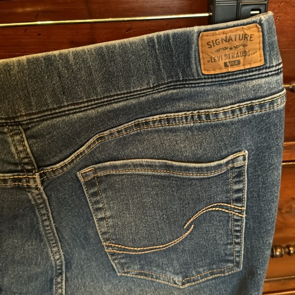 Levi Signature pull on jeans. Very popular on Amazon. Size 12 Long. EUC. - Picture 5 of 5